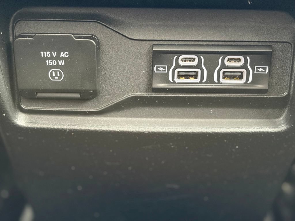 Used 2023 Jeep Grand Cherokee Altitude AWD/4WD image 16