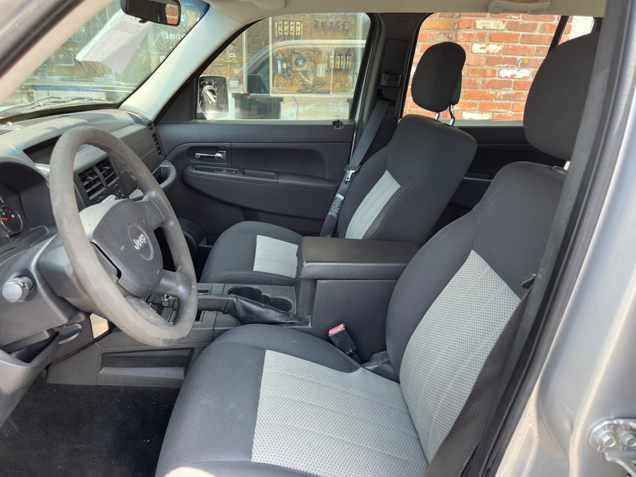 Used 2010 Jeep Liberty Sport image 8