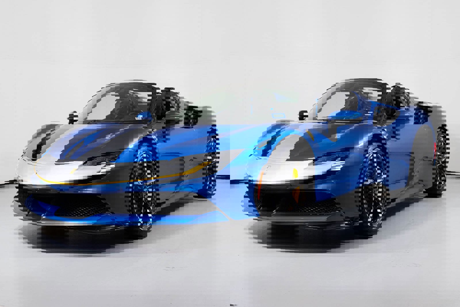 Used 2022 Ferrari SF90 Spider image 17