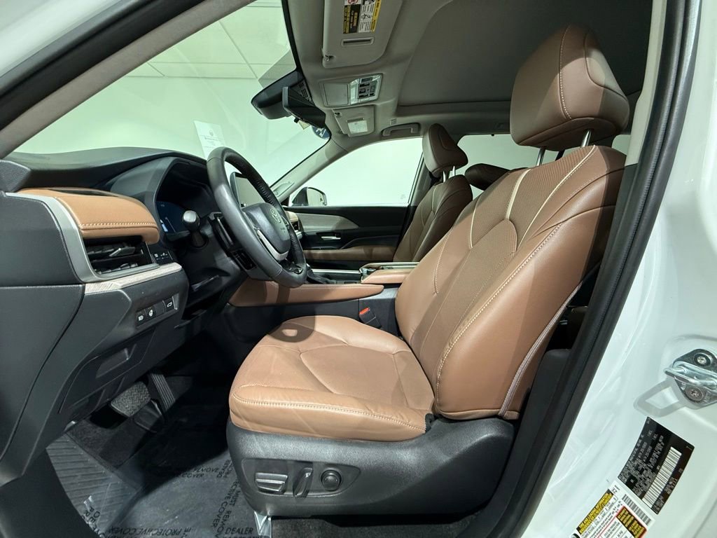 Certified 2024 Toyota Grand Highlander AWD image 13