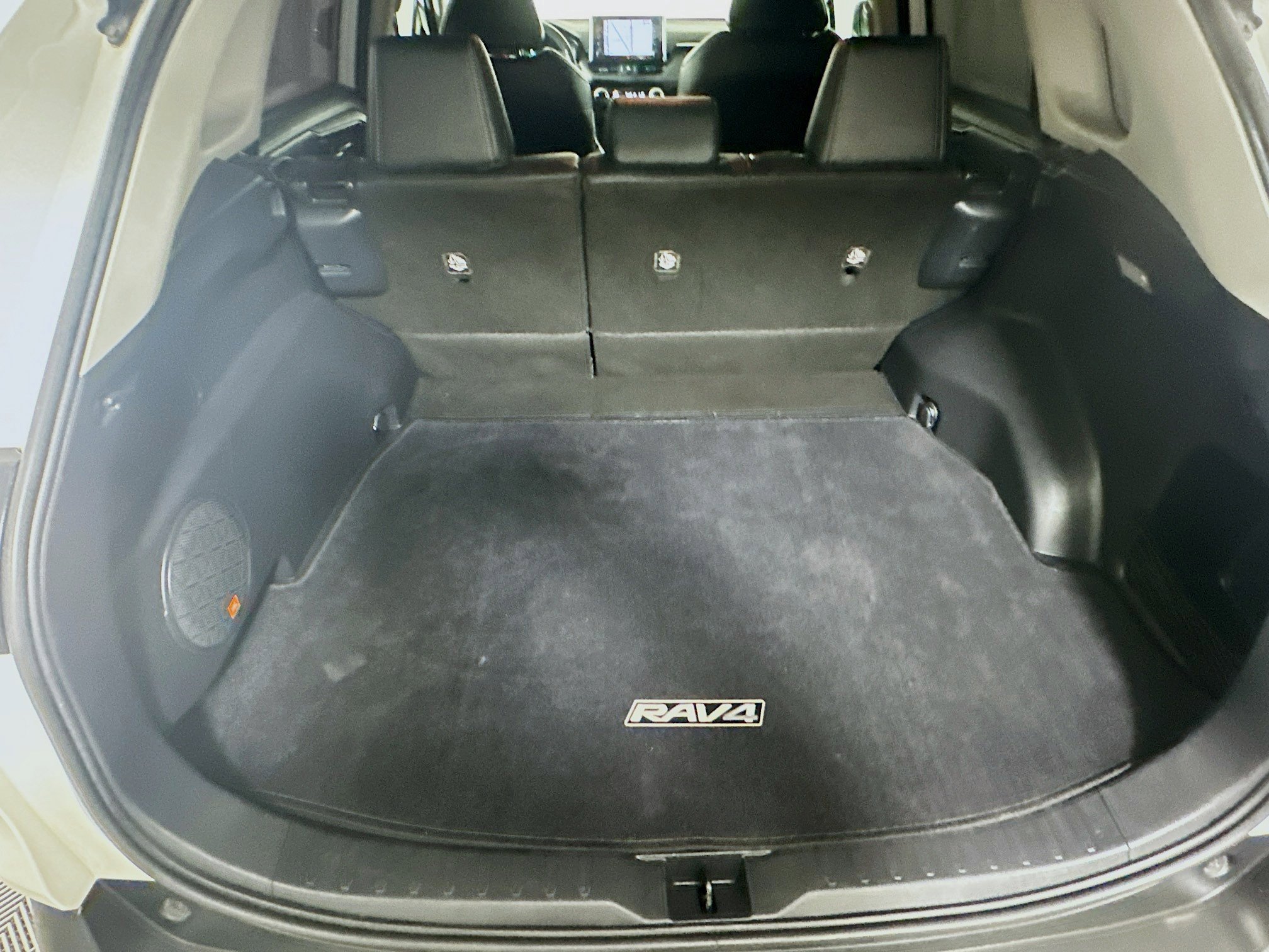 Used 2019 Toyota RAV4 Limited w/ Cold Weather Package FWD image 29