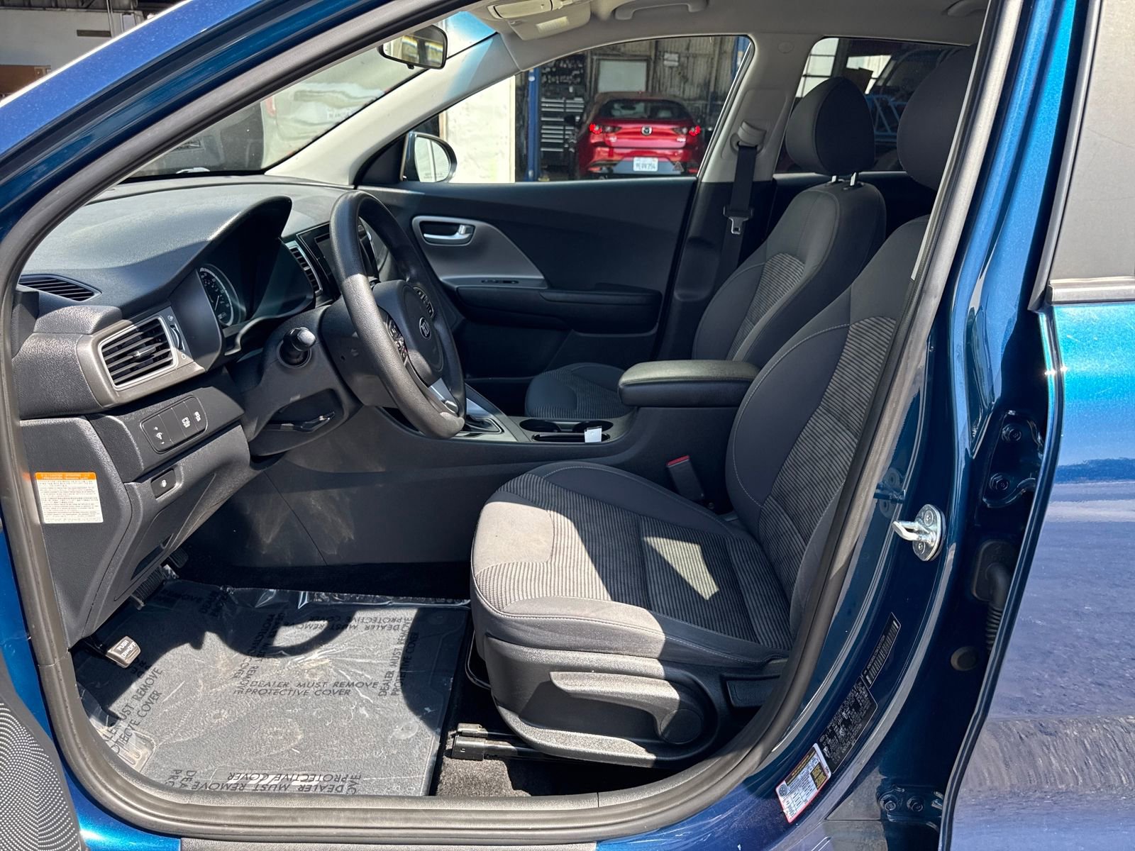 Used 2019 Kia Niro LX FWD image 2