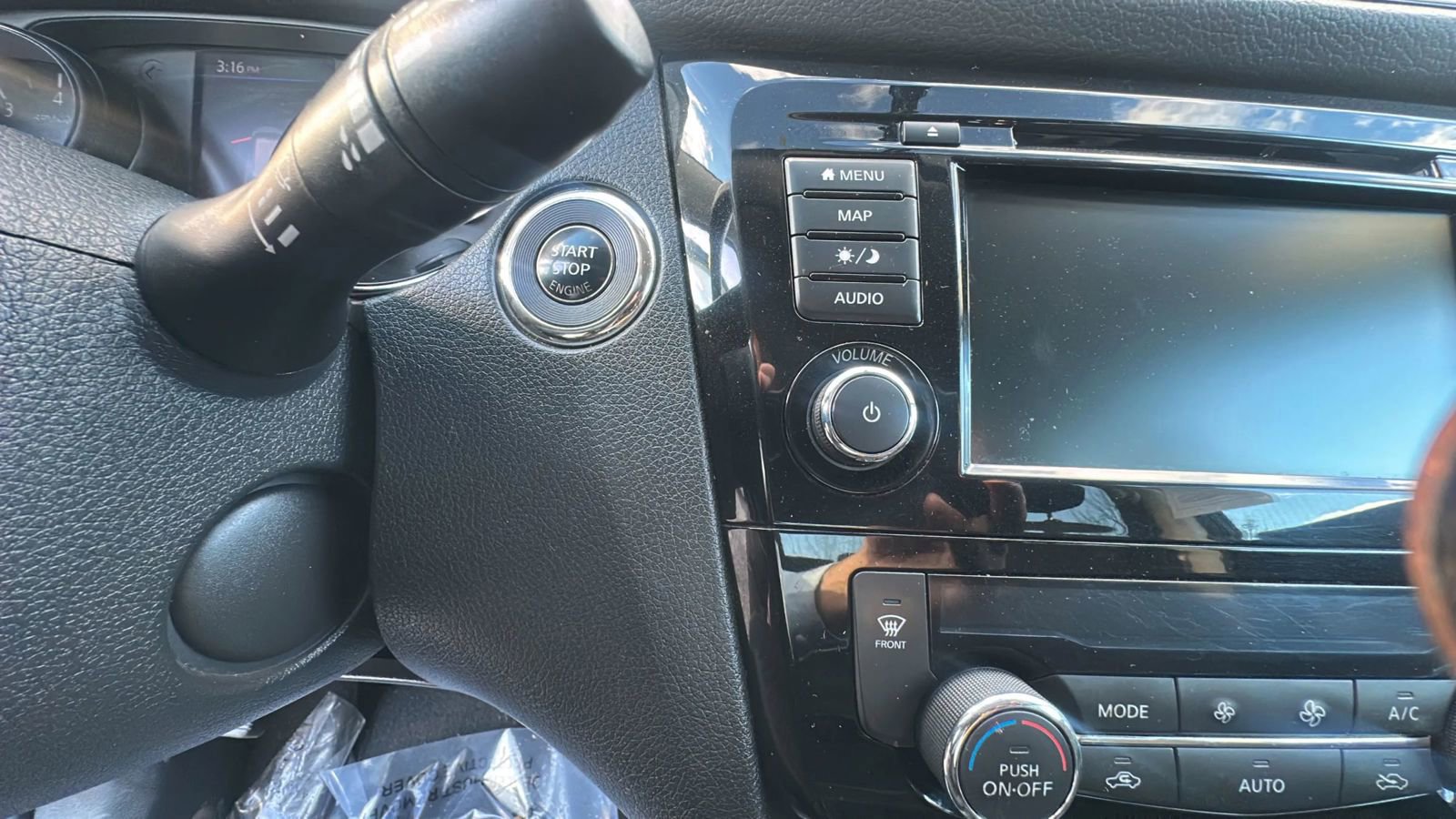 Used 2018 Nissan Rogue SV w/ Premium Package image 12