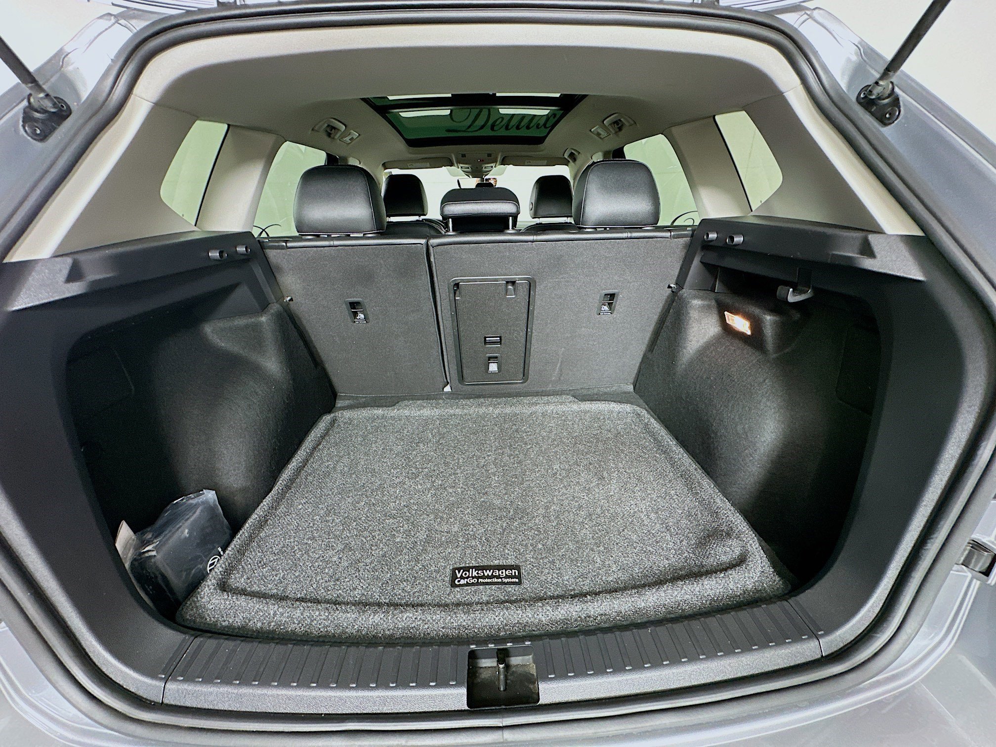 Used 2022 Volkswagen Taos SEL w/ Panoramic Sunroof Package image 25