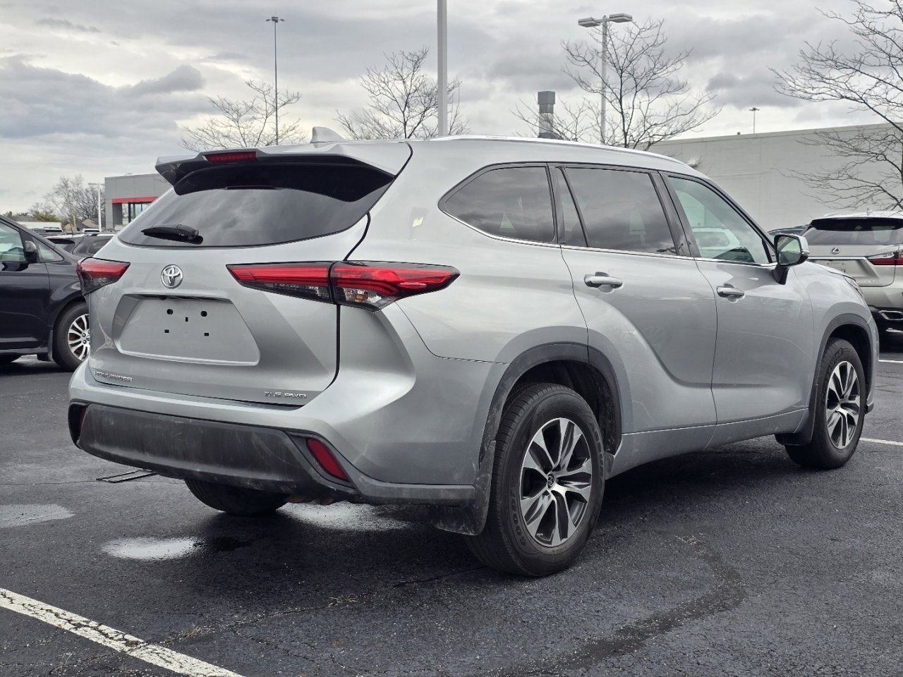 Used 2021 Toyota Highlander XLE image 7