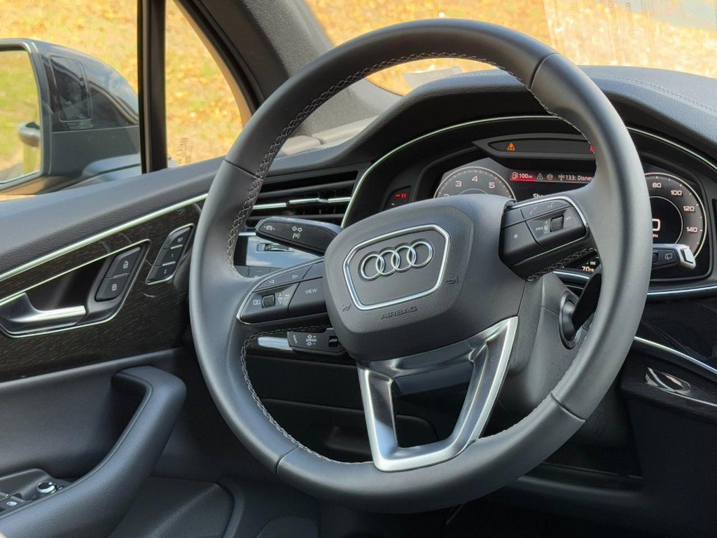 Used 2025 Audi Q7 3.0T Premium w/ Convenience Package image 12