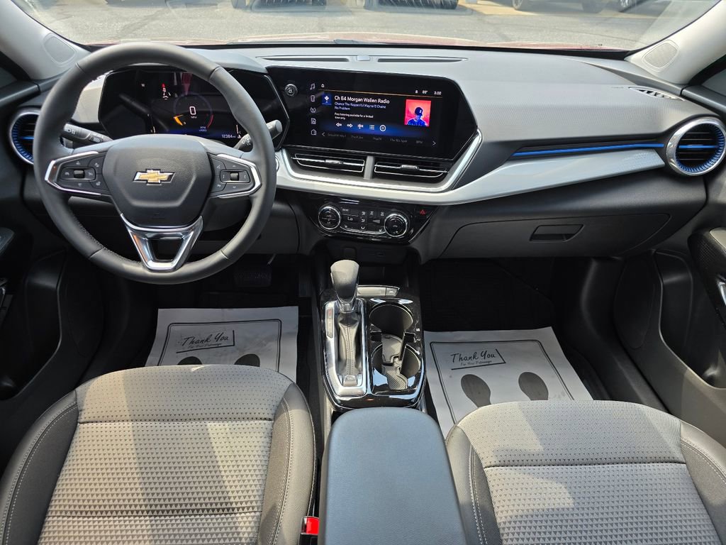 Used 2024 Chevrolet Trax LT w/ Driver Confidence Package FWD image 3