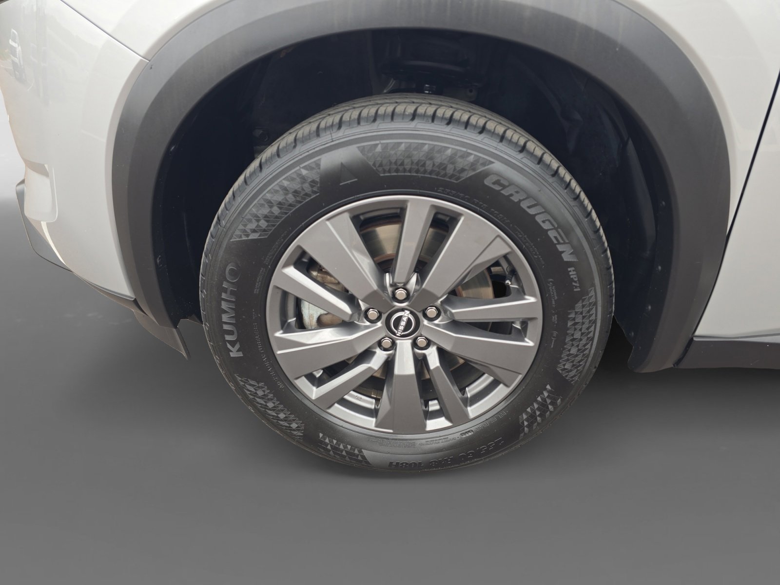 Used 2025 Nissan Pathfinder SV image 9