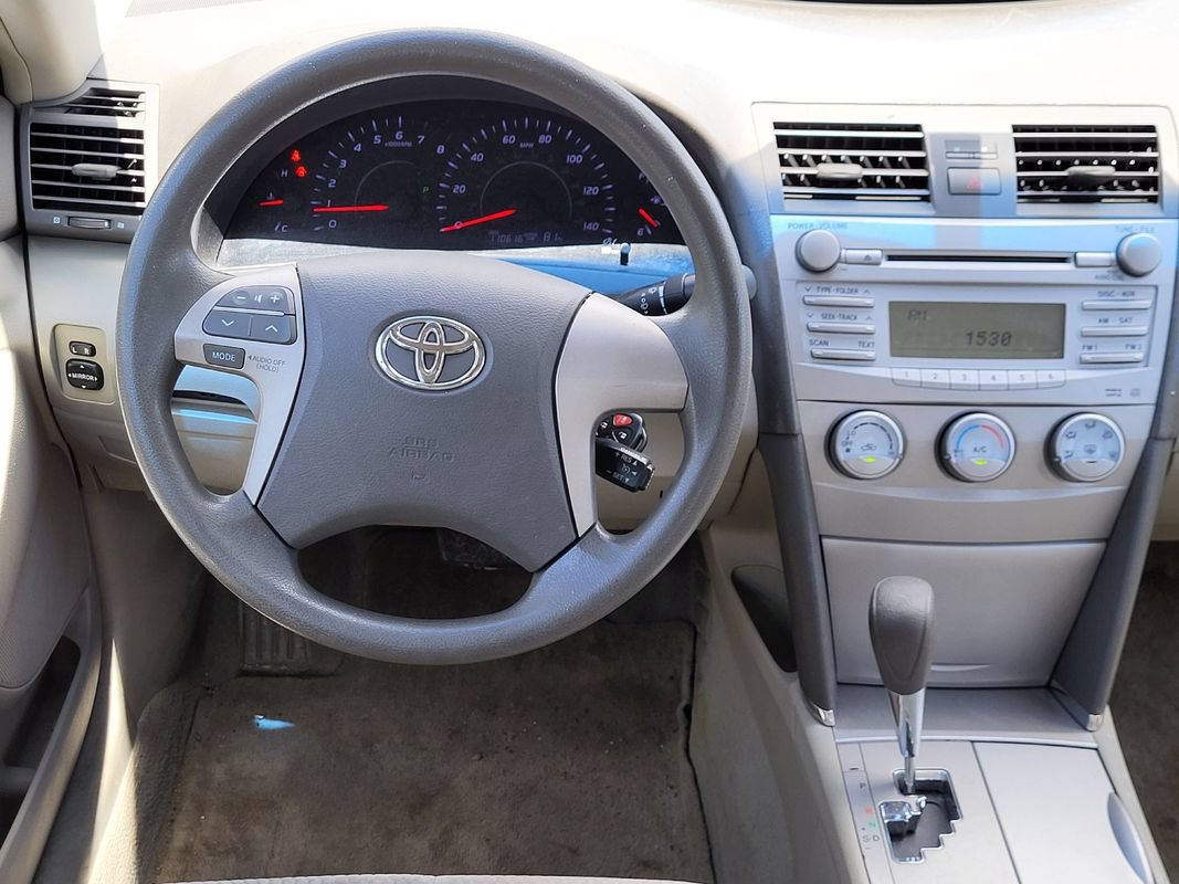 Used 2010 Toyota Camry LE FWD image 27