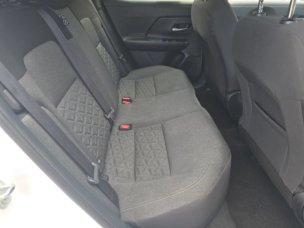 Used 2025 Nissan Kicks SV AWD/4WD image 18