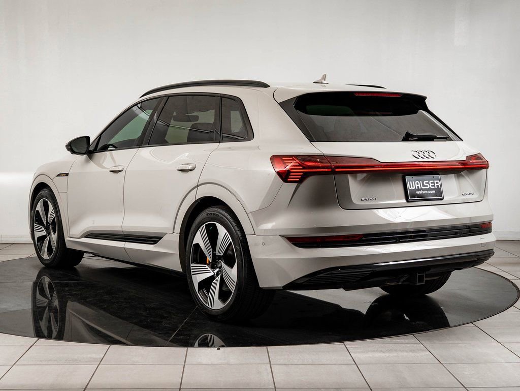Used 2022 Audi e-tron Premium Plus w/ Premium Plus Package image 11