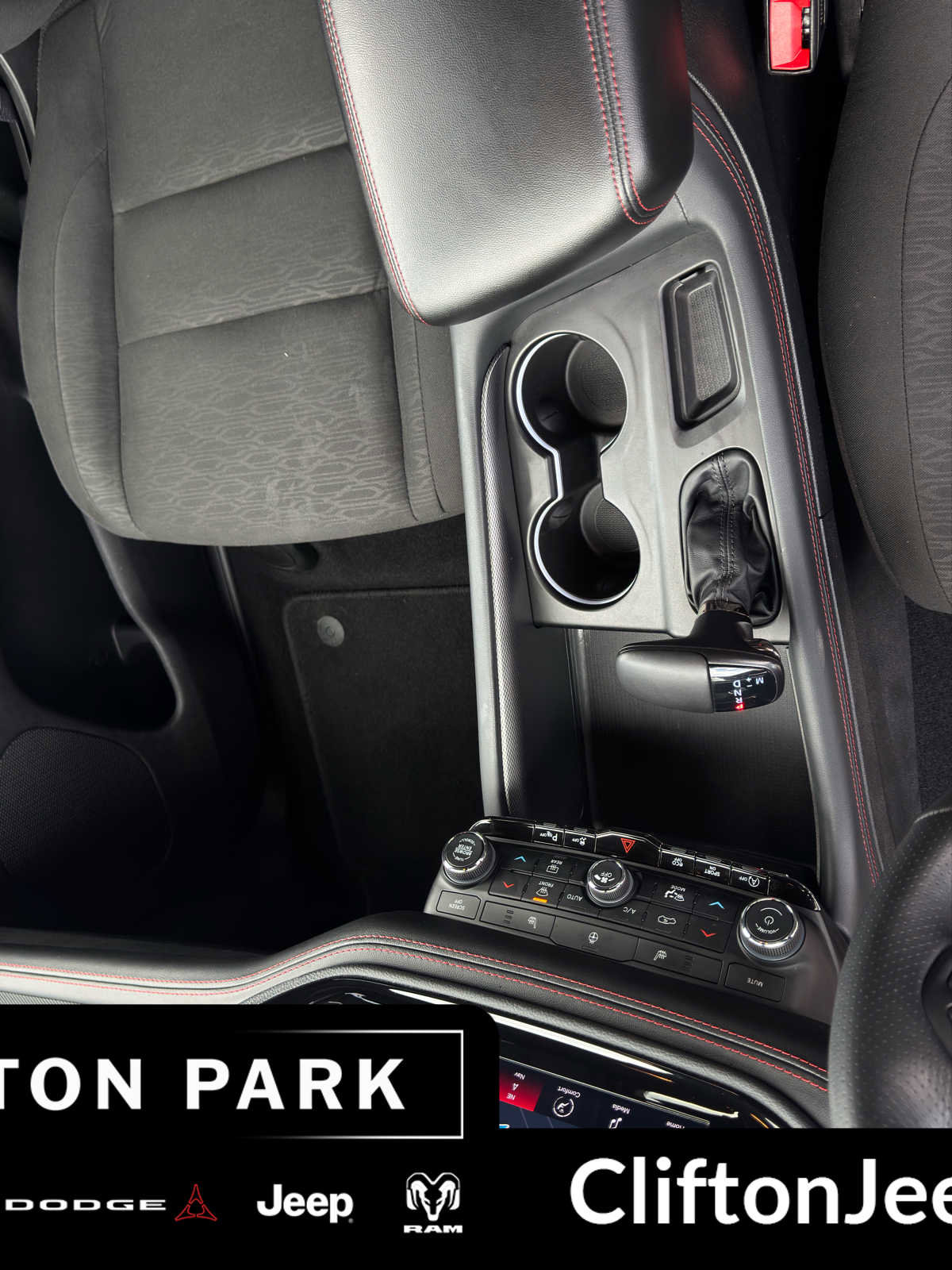 Certified 2025 Dodge Durango GT image 28