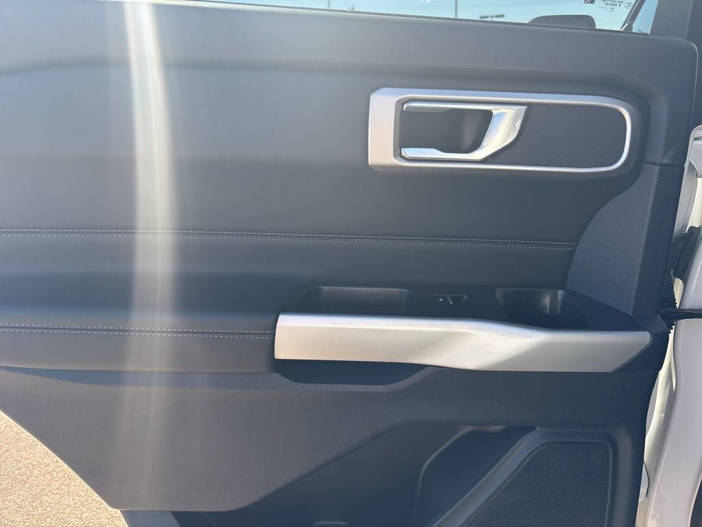 Used 2020 Ford Explorer XLT w/ Equipment Group 202A AWD/4WD image 26