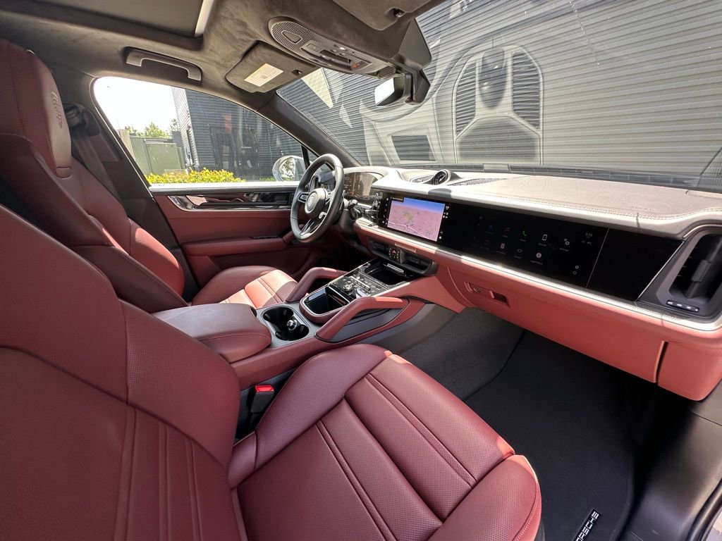 Used 2025 Porsche Cayenne Turbo image 40