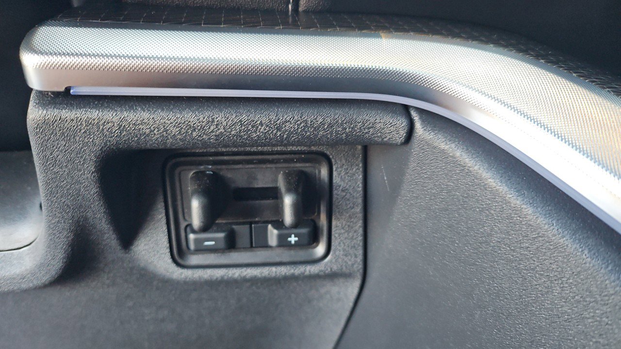 Used 2025 Ford Expedition Max Platinum w/ Stealth Performance Package AWD/4WD image 25