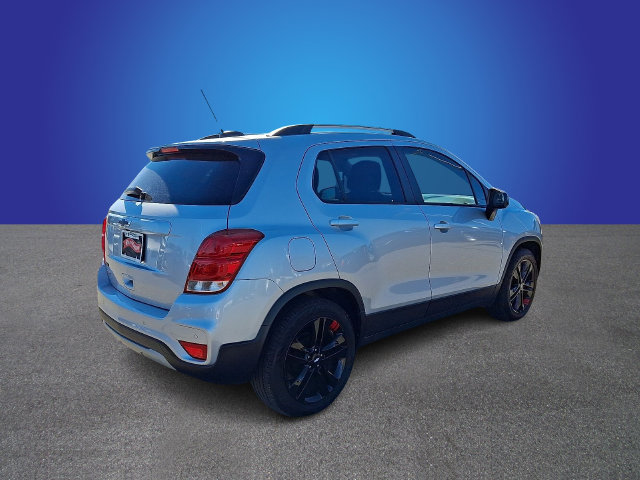 Used 2020 Chevrolet Trax LT w/ Sun & Sound Package FWD image 4