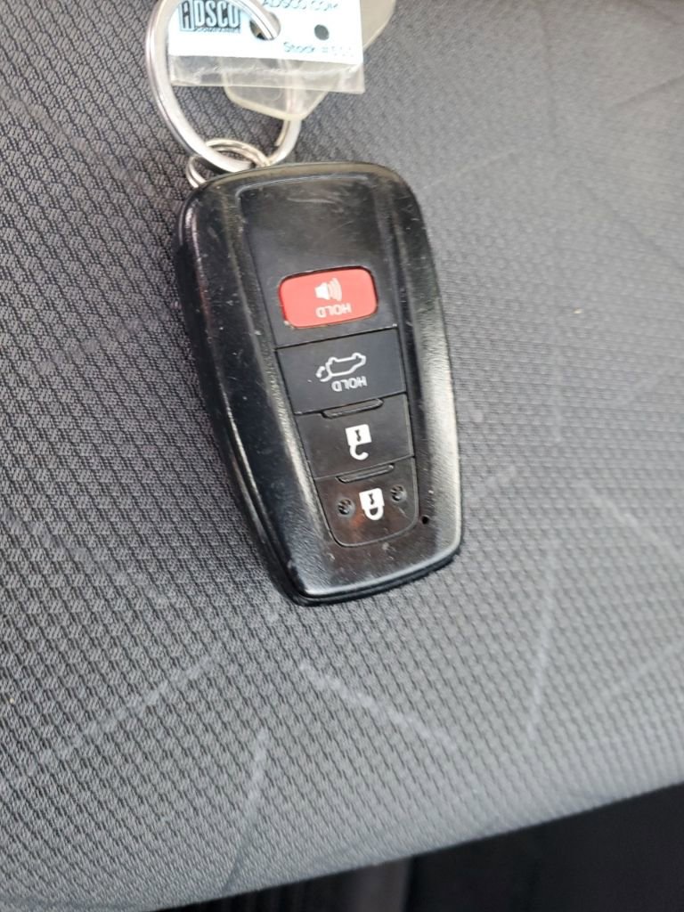 Used 2021 Toyota RAV4 XLE image 33