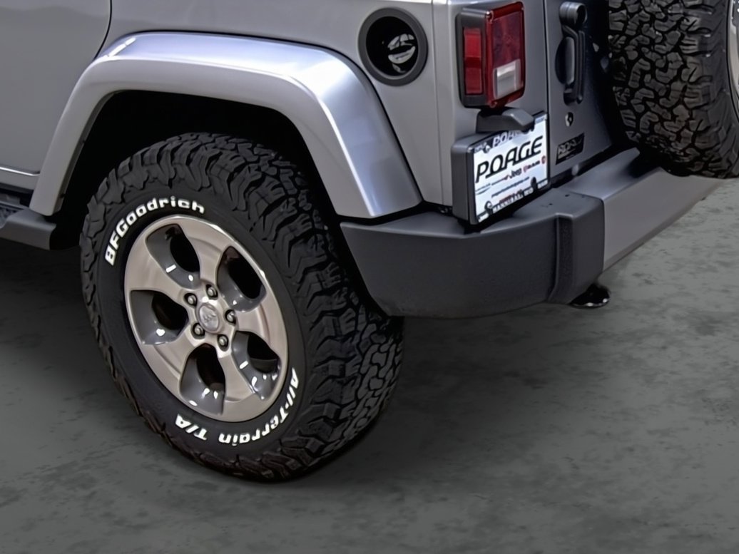Used 2018 Jeep Wrangler Unlimited Sahara AWD/4WD image 9