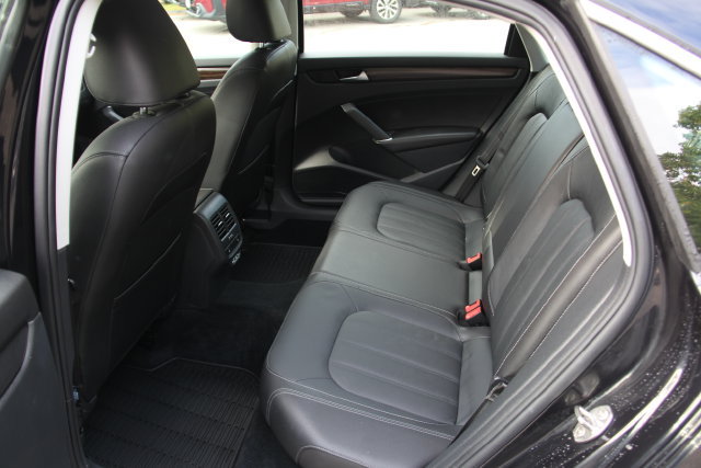 Used 2020 Volkswagen Passat 2.0T SEL FWD image 31