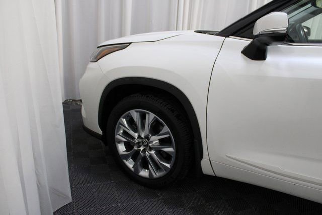 Used 2020 Toyota Highlander Limited image 9