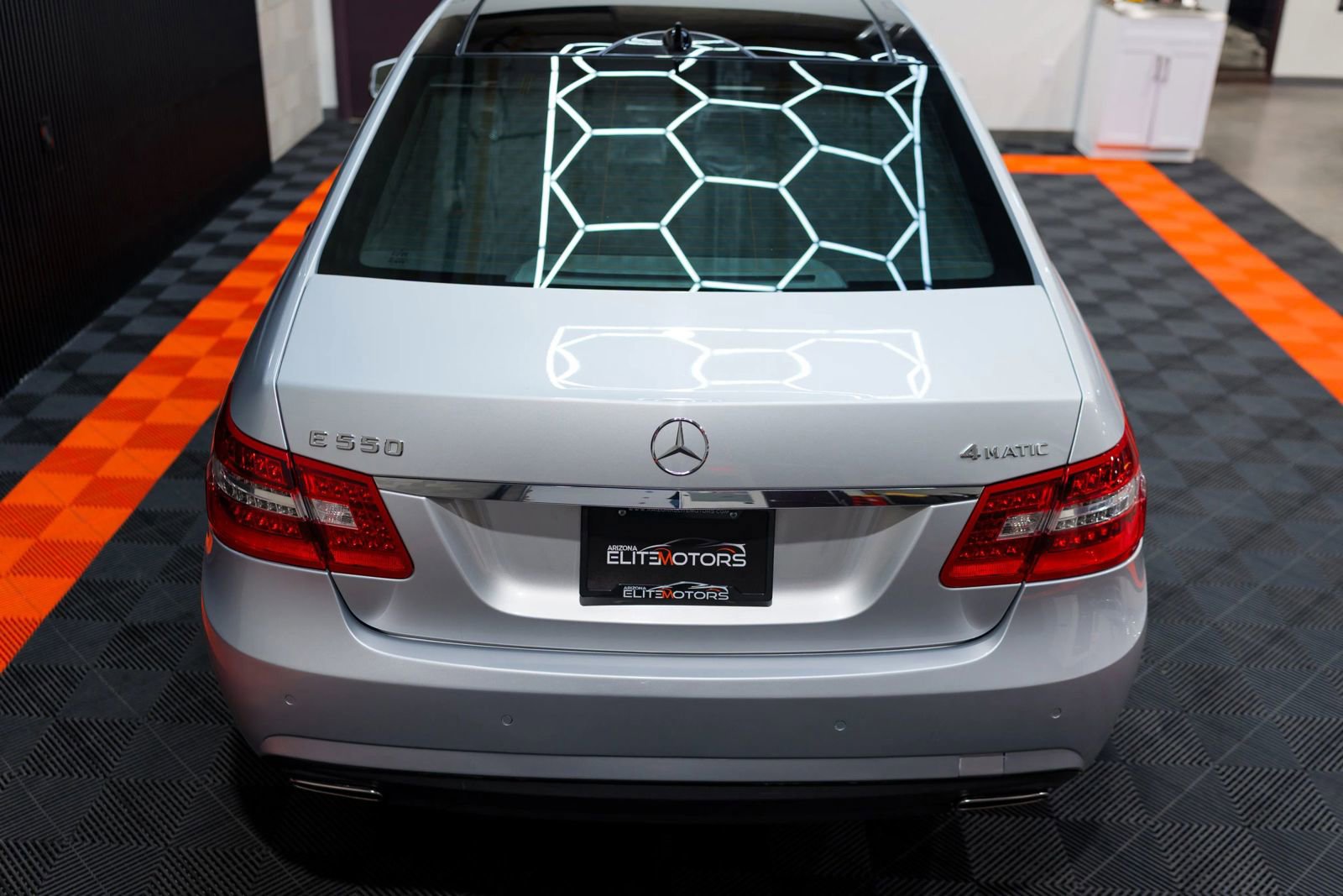 Used 2010 Mercedes-Benz E 550 4MATIC Sedan image 24
