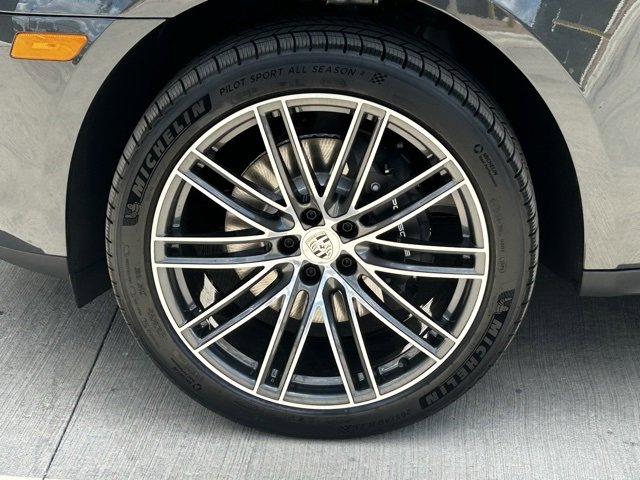 Certified 2025 Porsche Macan image 14