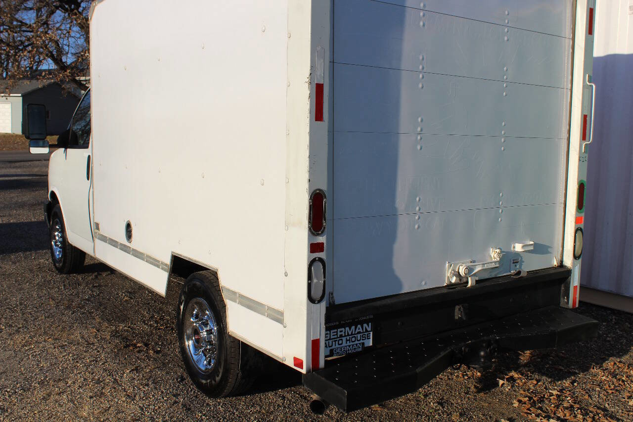 Used 2023 GMC Savana 3500 RWD image 9