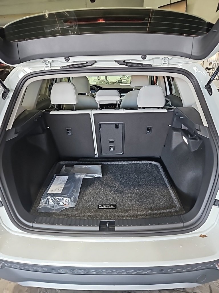 New 2026 Volkswagen Taos SE image 19