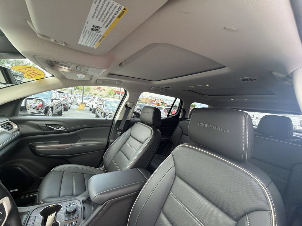 Used 2023 GMC Acadia Denali w/ Denali Ultimate Package AWD/4WD image 21