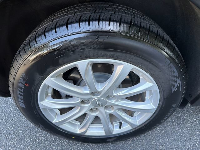 Used 2023 Cadillac XT4 Luxury w/ Cold Weather Package FWD image 17