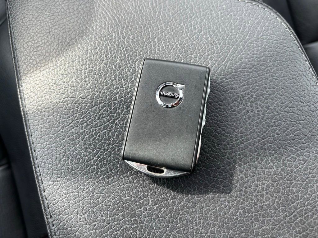 Used 2021 Volvo XC90 T6 Momentum w/ Protection Package Premier image 37