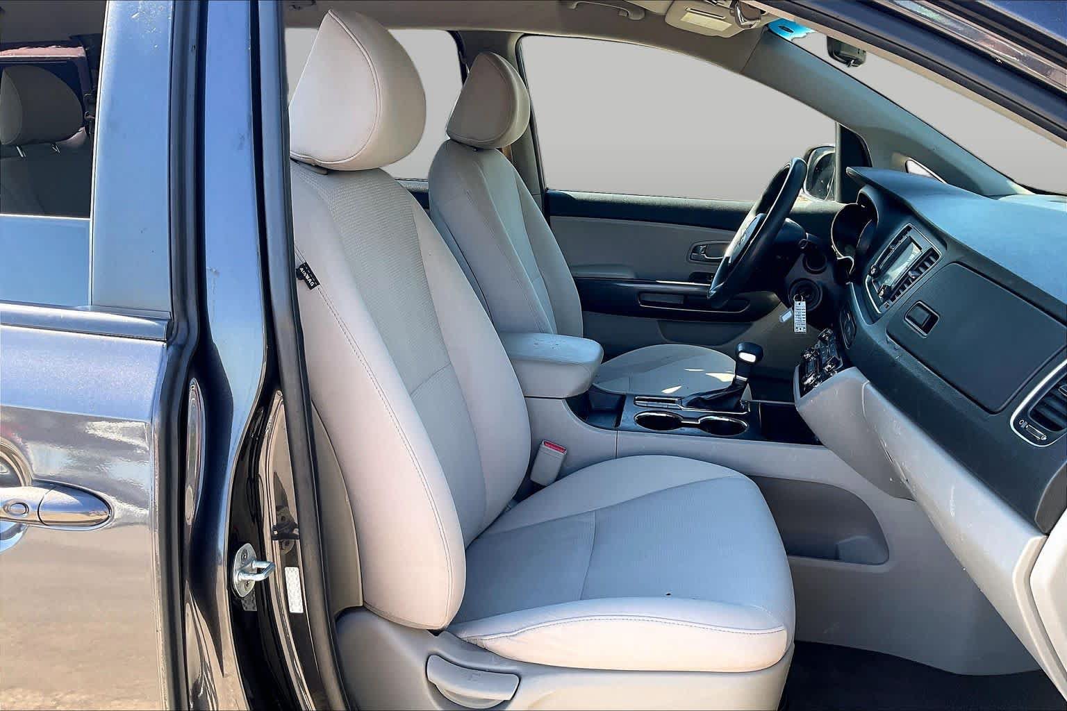Used 2021 Kia Sedona LX FWD image 9