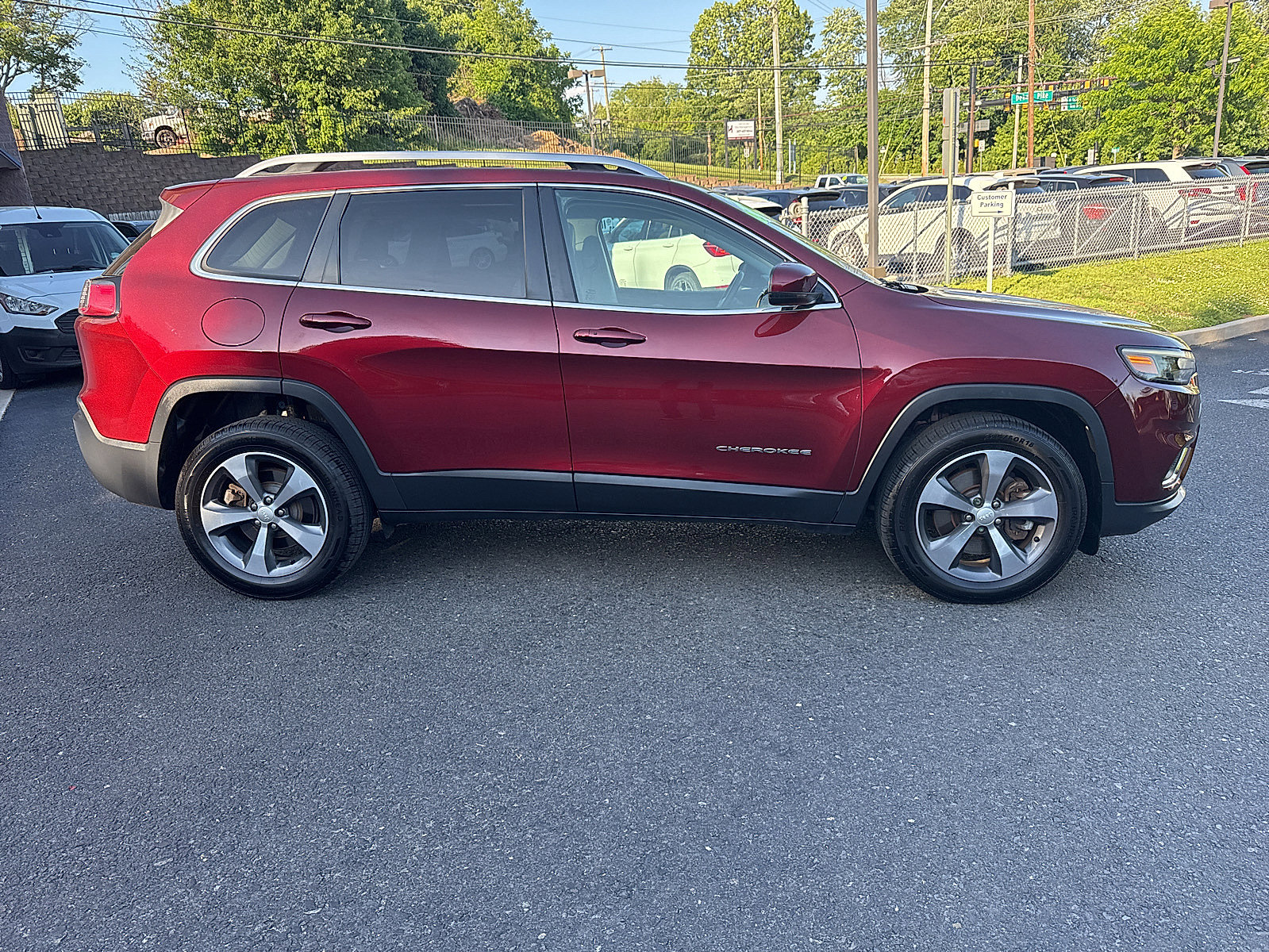 Used 2019 Jeep Cherokee Limited AWD/4WD image 3