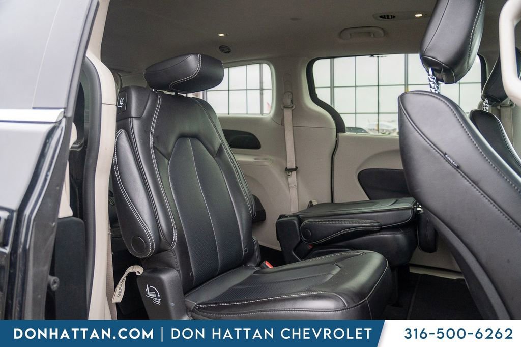 Used 2023 Chrysler Pacifica Touring-L FWD image 23