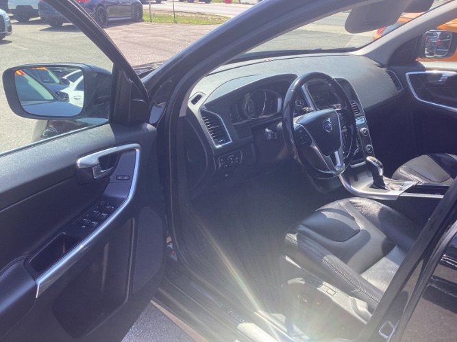 Used 2016 Volvo XC60 T5 Premier image 5