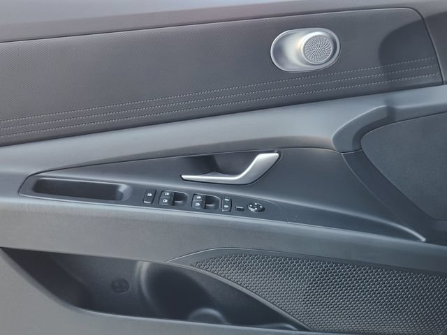 Certified 2024 Hyundai Elantra SE FWD image 16