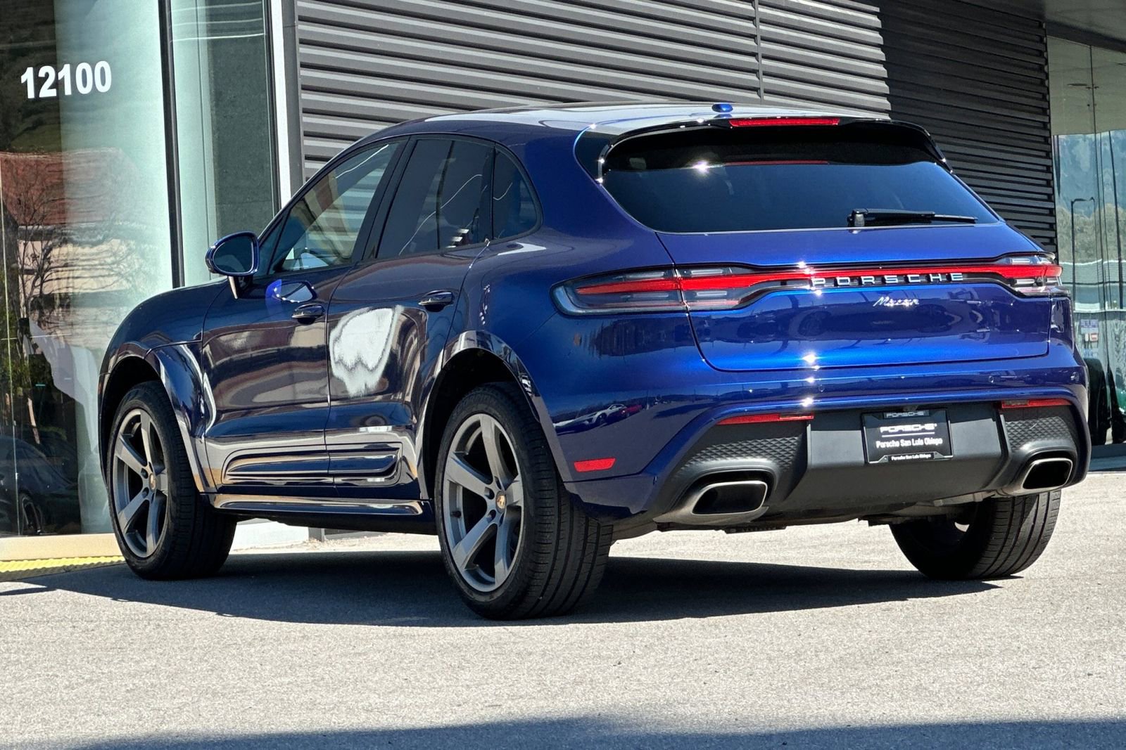Used 2024 Porsche Macan image 3