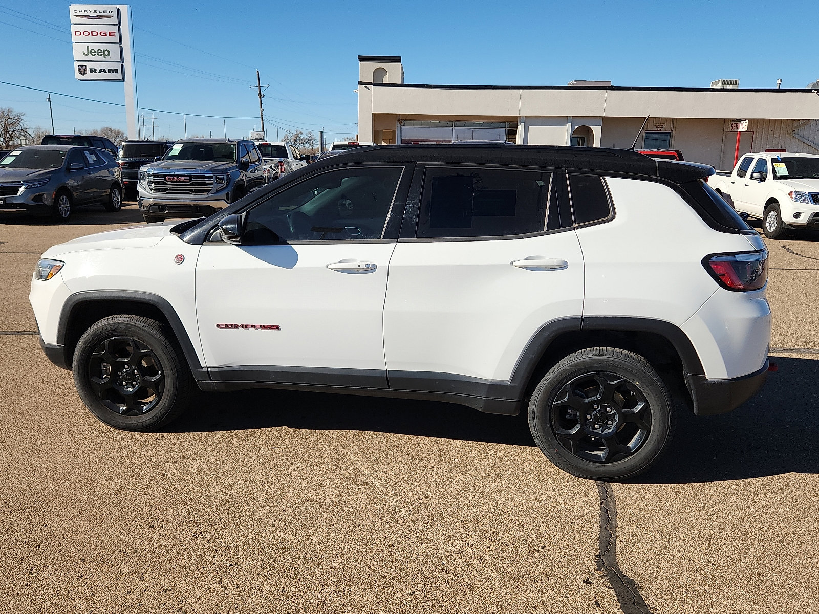 Used 2023 Jeep Compass Trailhawk AWD/4WD image 2