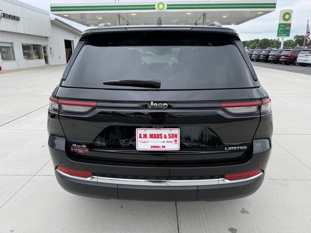 Used 2024 Jeep Grand Cherokee Limited AWD/4WD image 7