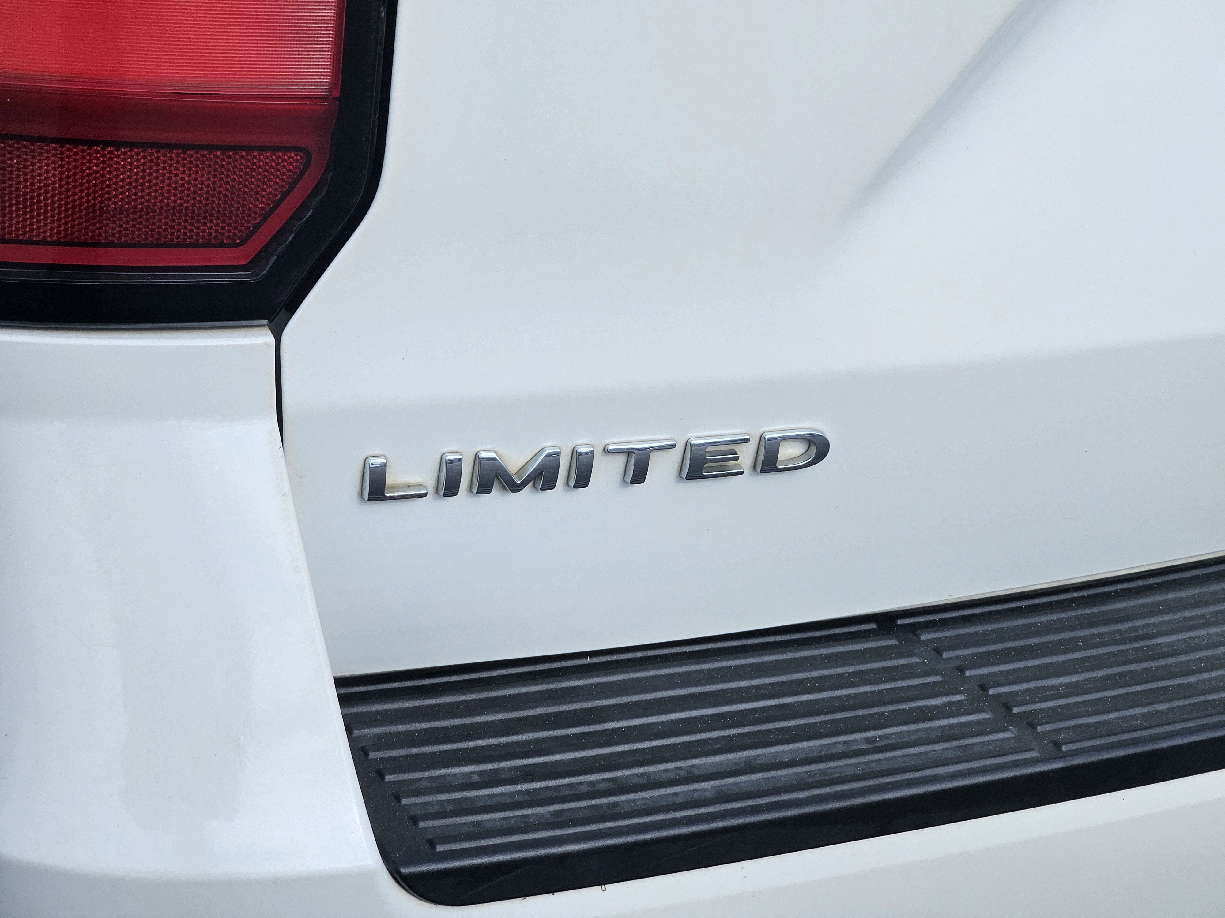 Used 2020 Ford Expedition Limited w/ Cargo Package RWD image 7