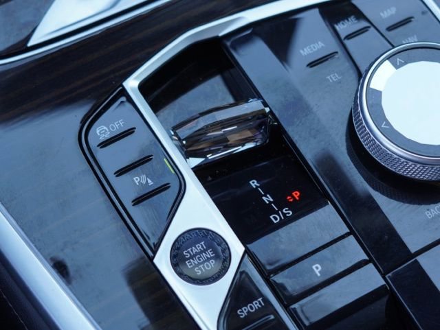 Used 2024 BMW X7 xDrive40i w/ M Sport Package image 33