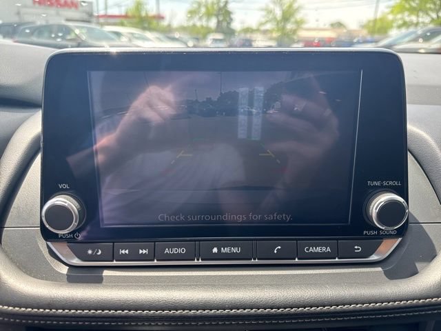 Used 2024 Nissan Rogue S AWD/4WD image 17