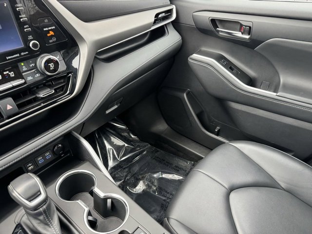 Certified 2022 Toyota Highlander XLE image 26