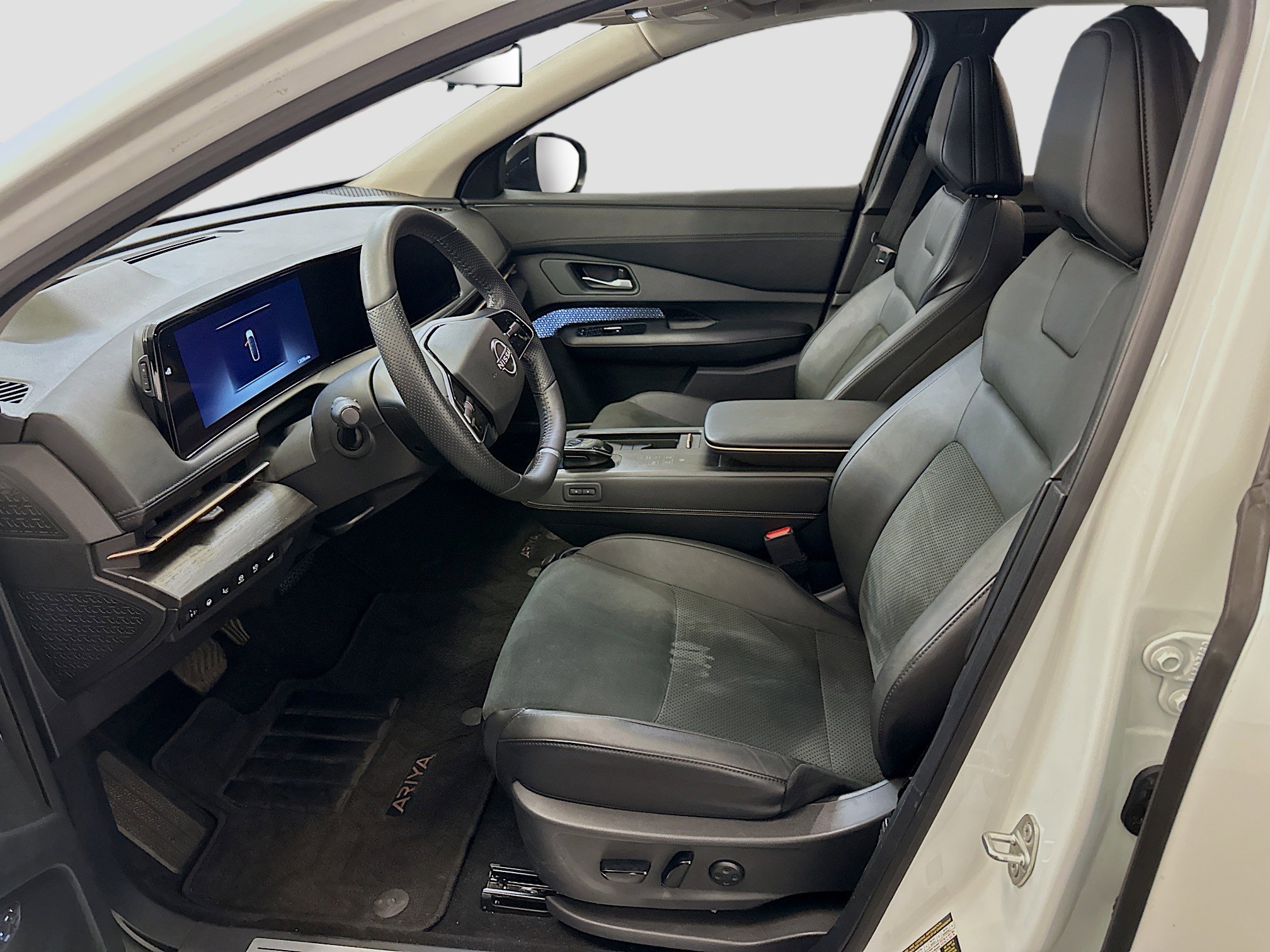 Used 2024 Nissan Ariya AWD image 13