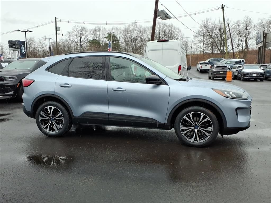 Certified 2022 Ford Escape SE w/ SE Sport Appearance Package AWD/4WD image 22