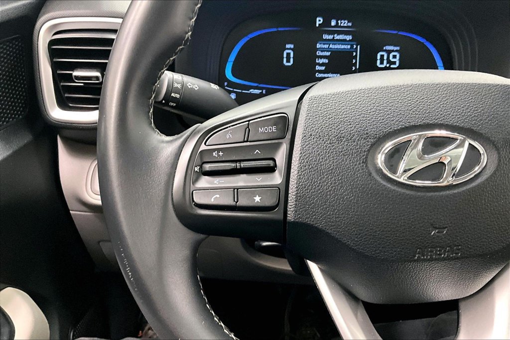 Used 2025 Hyundai Venue SEL FWD image 20