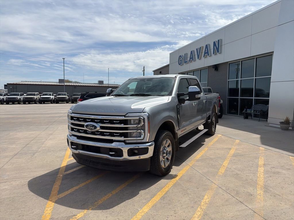 Used 2023 Ford F350 Lariat w/ Lariat Ultimate Package AWD/4WD image 3
