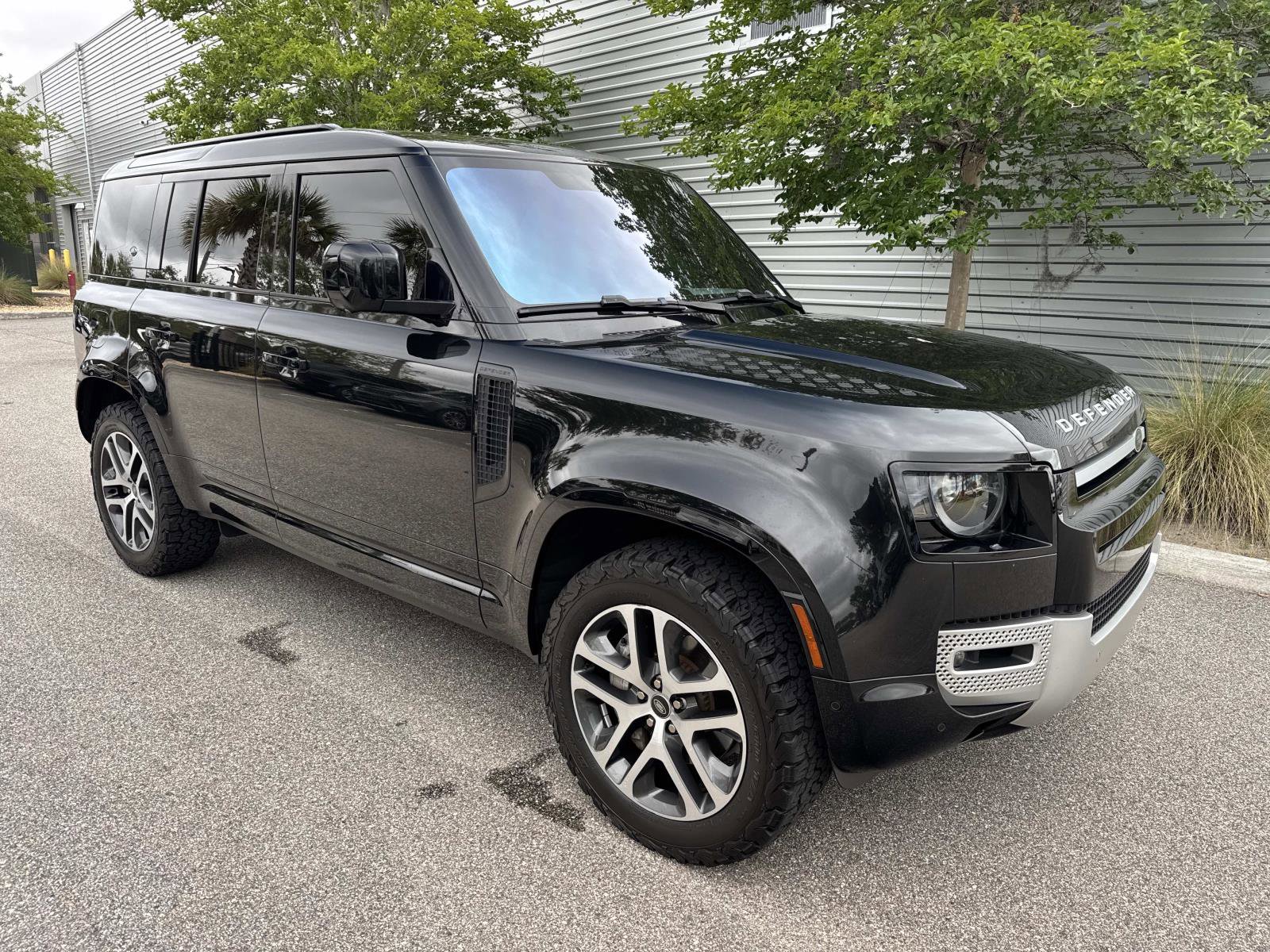 Certified 2022 Land Rover Defender 110 XS Edition AWD/4WD image 4