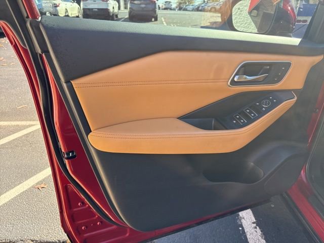 Used 2023 Nissan Rogue Platinum w/ Platinum Premium Package image 12