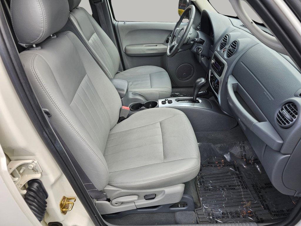 Used 2005 Jeep Liberty Limited image 23